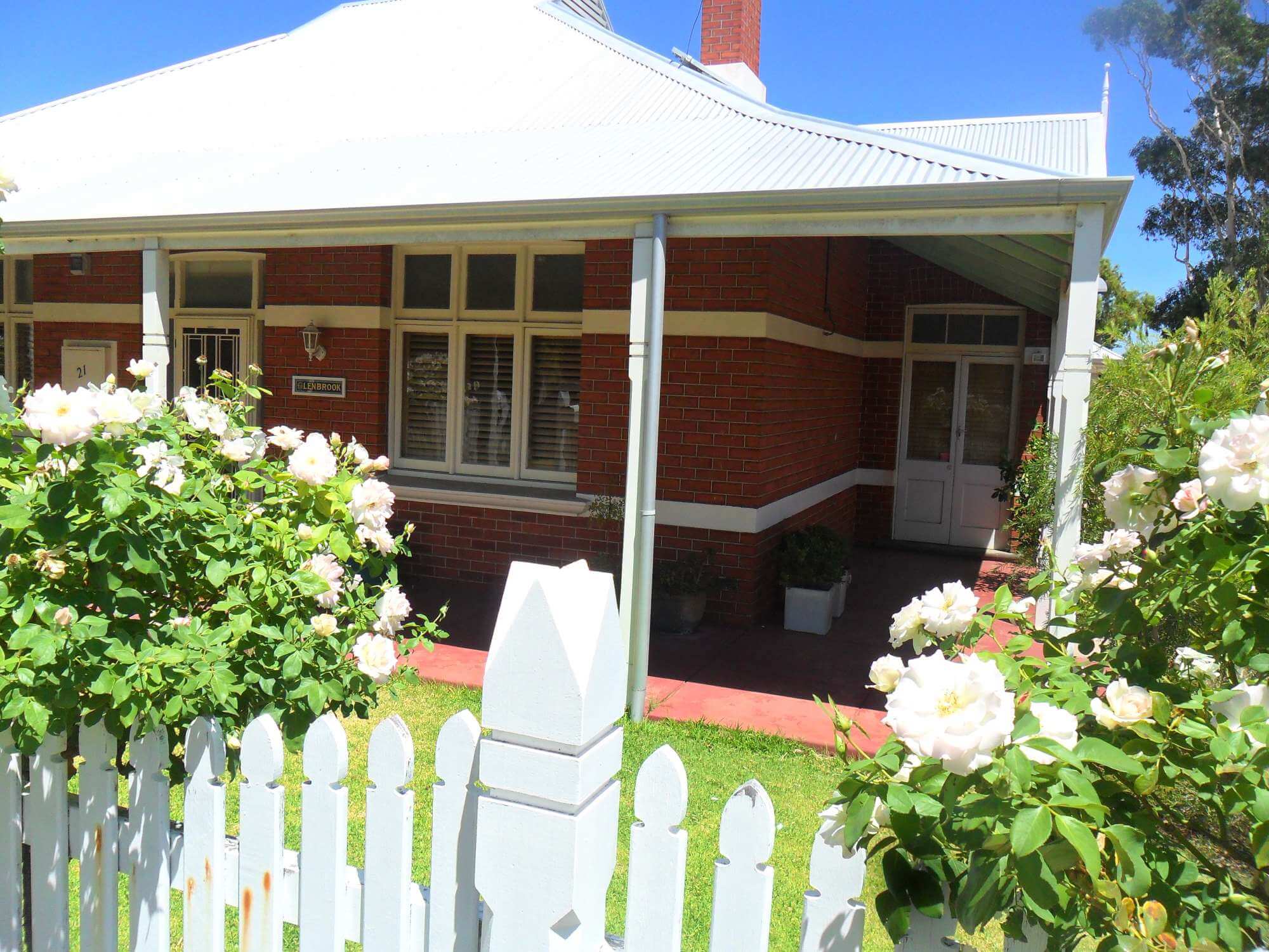 Glenbrook House Office of Regional Architecture